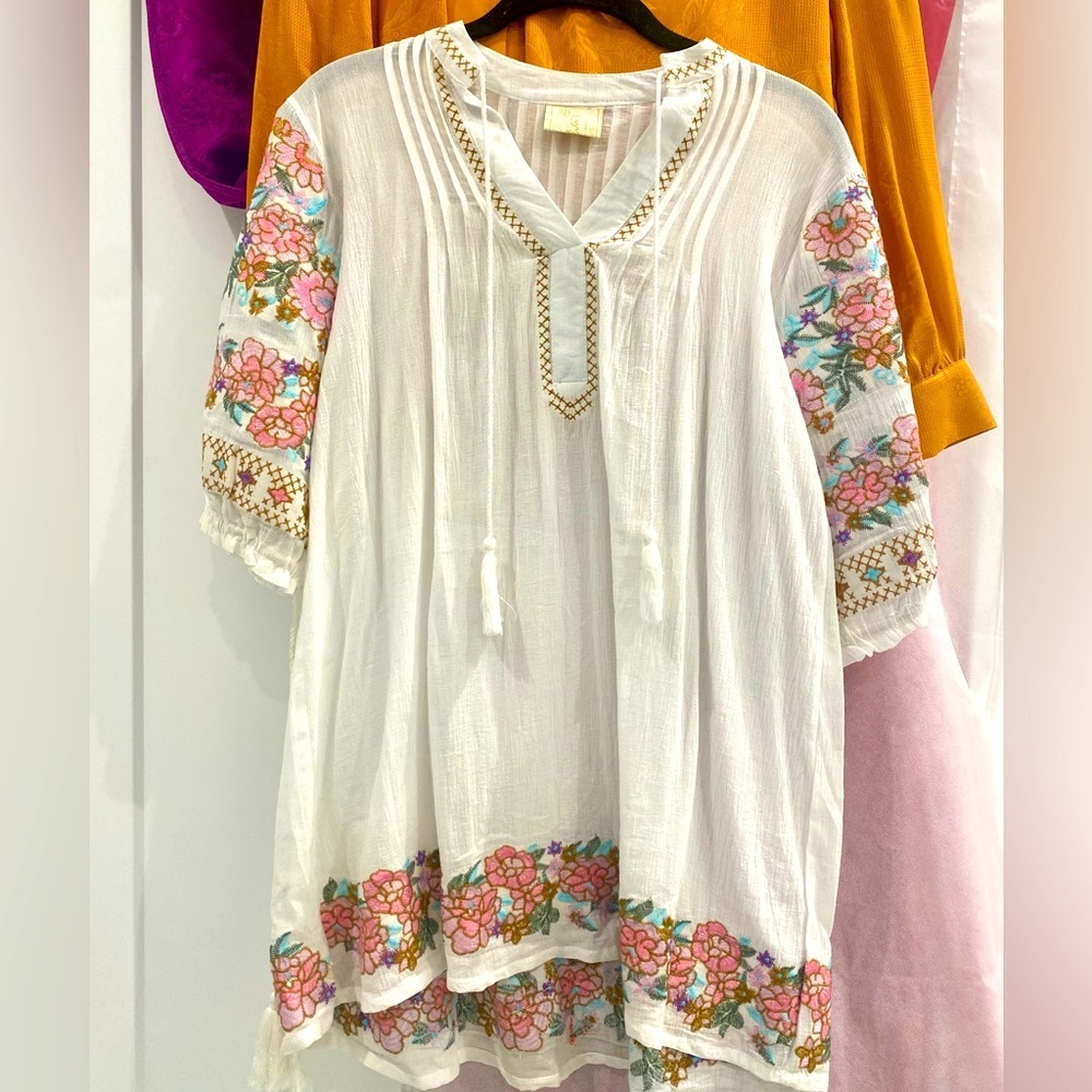 Chicha’s Gorgeous boho embroidered tunic swim coverup - size small